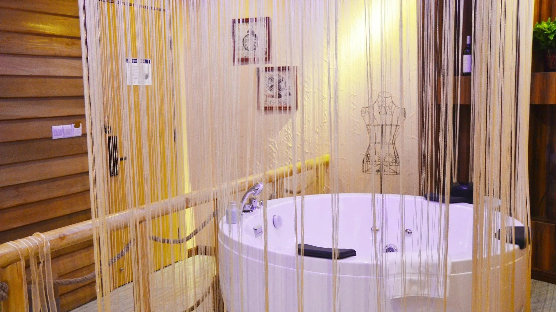 Alibaba Holiday Hotel 蘇州 3*,  中国